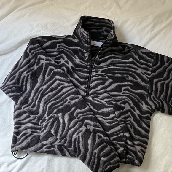 Aritzia Tna polar 1/2 zip fleece cropped sweater - Picture 1 of 3